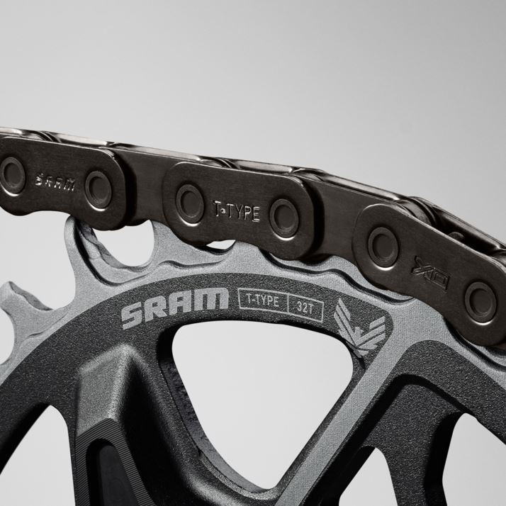 close-up of the Eagle Transmission Flattop chain and X-Sync chainring