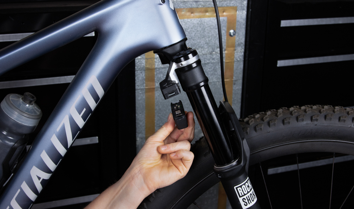 Flight Attendant Troubleshooting - Remove Axs Battery From Control Module 