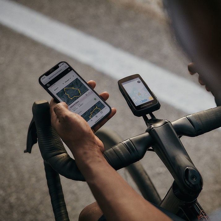 Rider viewing Hammerhead dashboard on phone next to Karoo