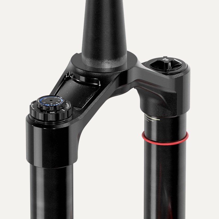 New, wider fork crown for optimized stiffness