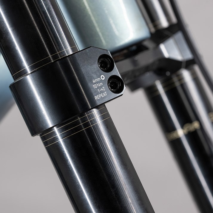 RockShox CNC-machined fork crown
