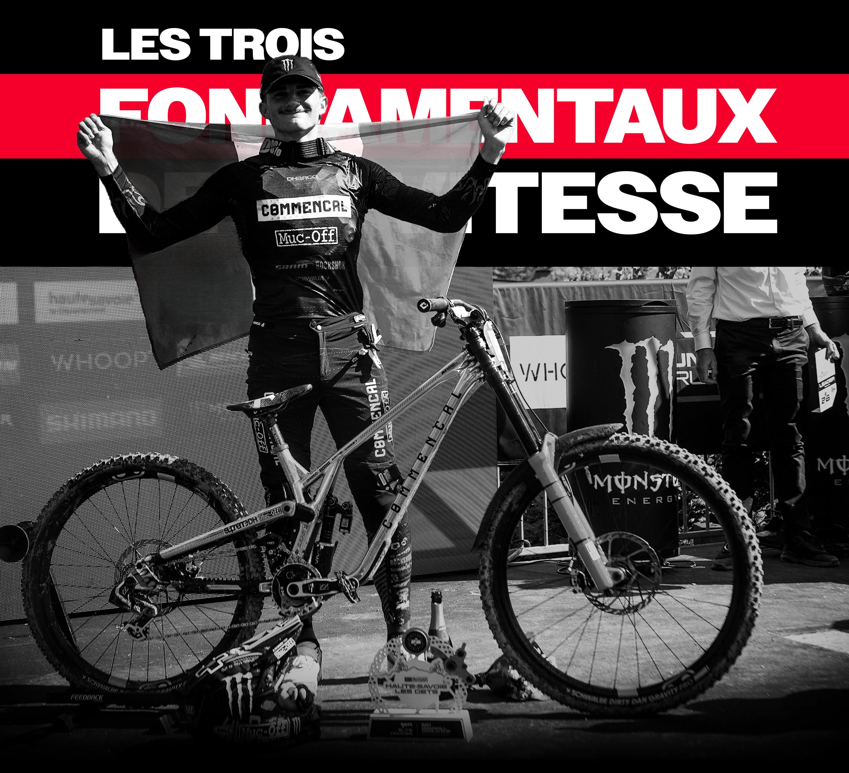 Vali Höll célèbre sa performance sur le podium des Championnats du monde UCI avec sa RockShox BoXXer.