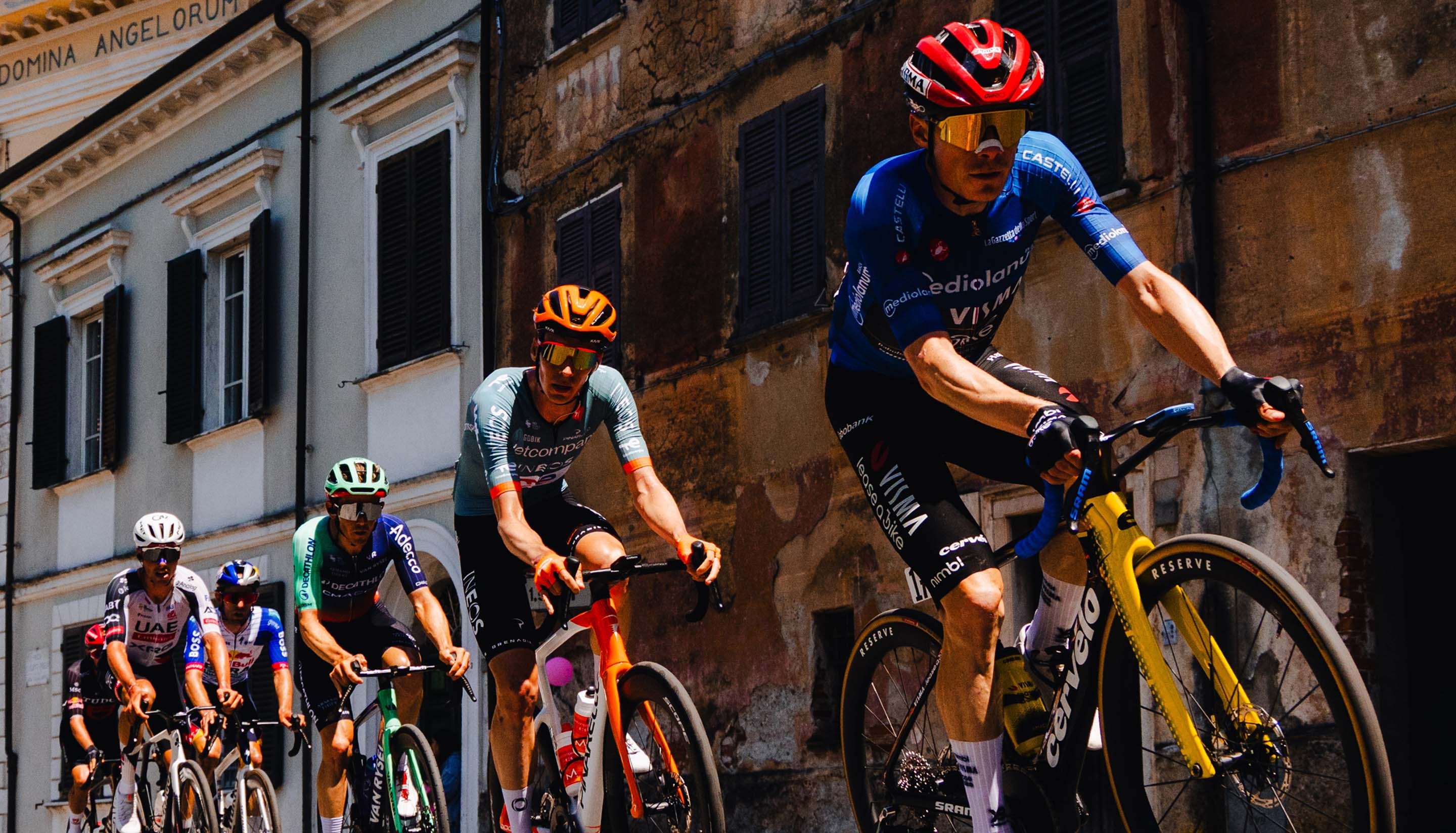 Jonas Vingegaard racing in the 2026 Giro