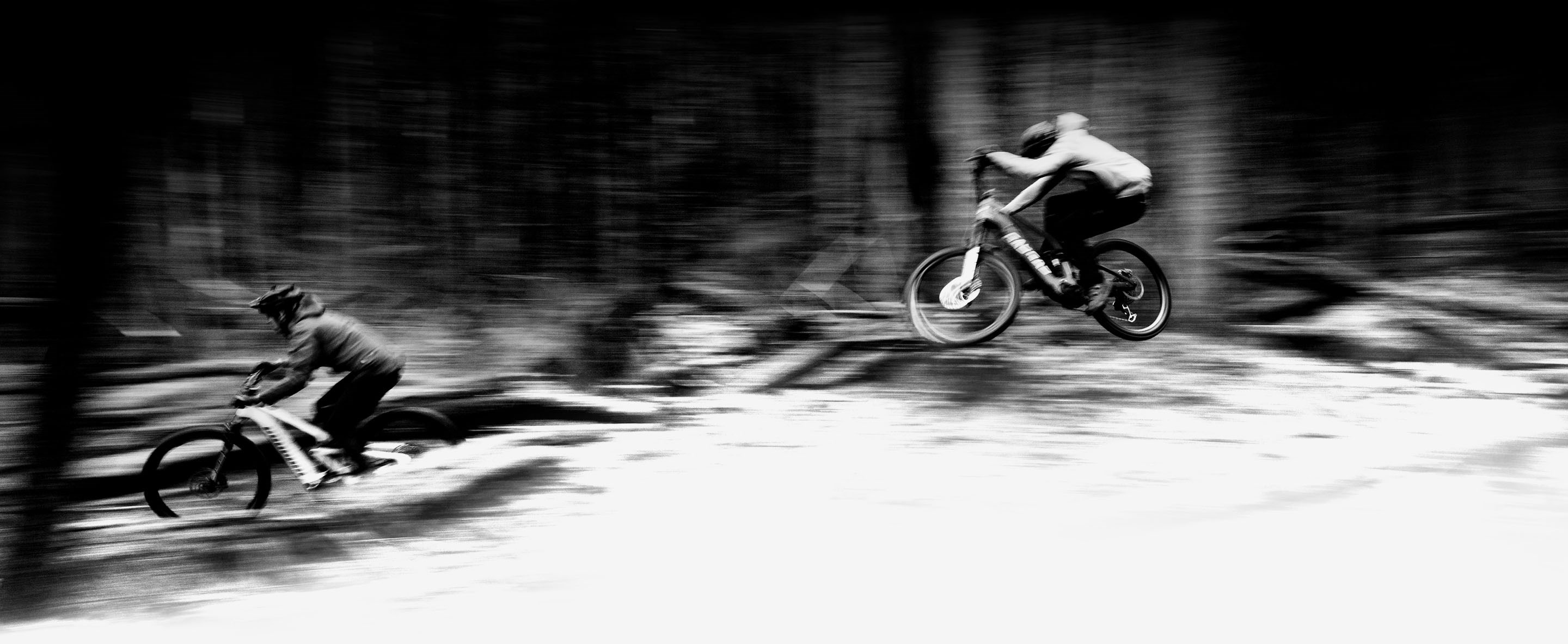 two riders on mountain bikes equipped with Rockshox Flight Attendant