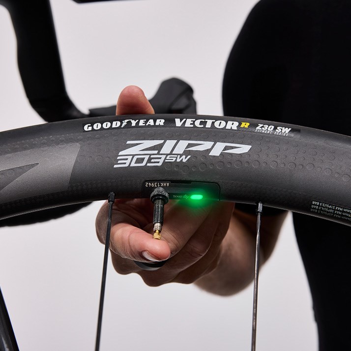 Zipp wheel with axs sensor and green light