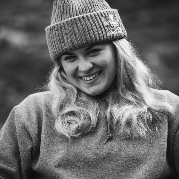 Vali Hoell