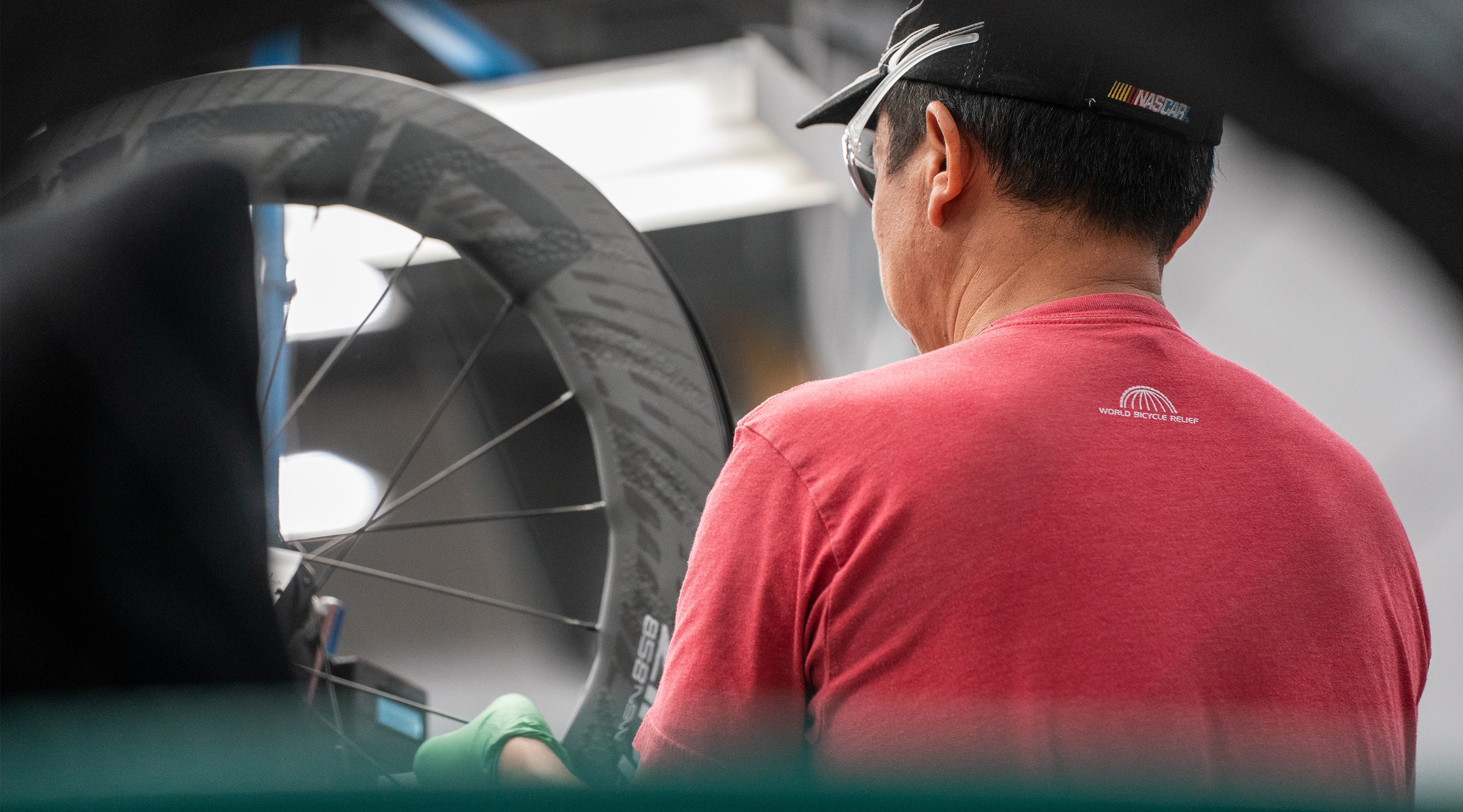 Building wheels at Zipp factory