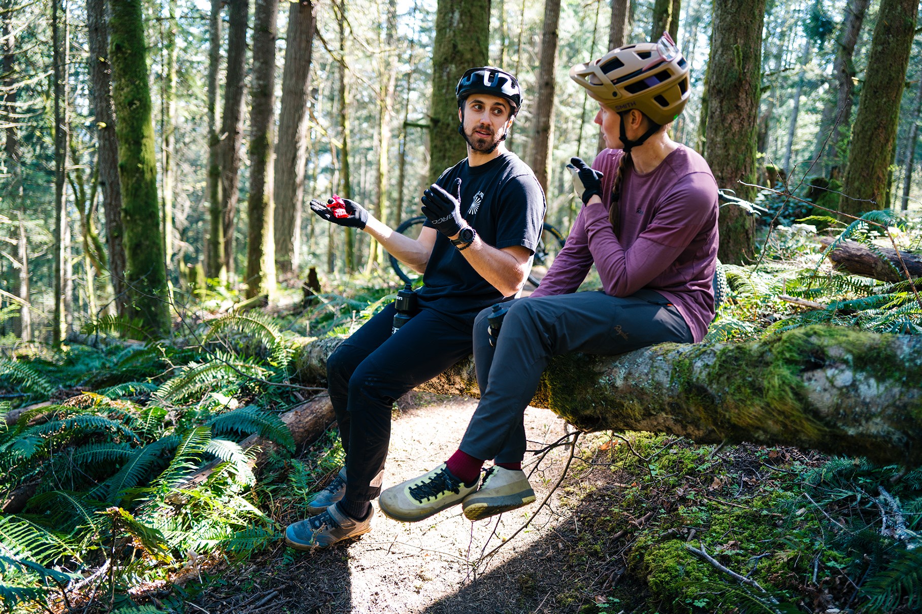 miranda and magnus on a log
