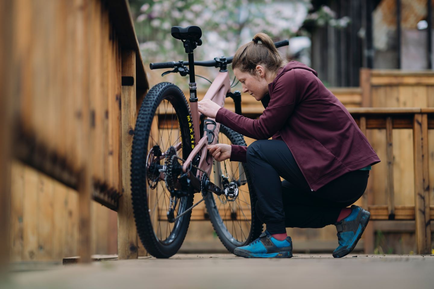 Britt Phelan setting up suspension on her bike.
