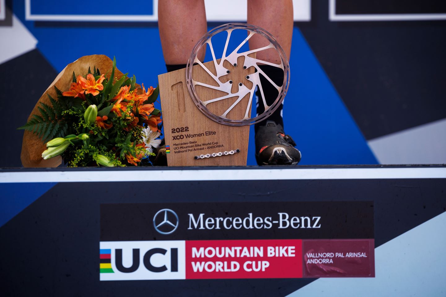 Anne Terpstra's feet on the podium in 1st place.