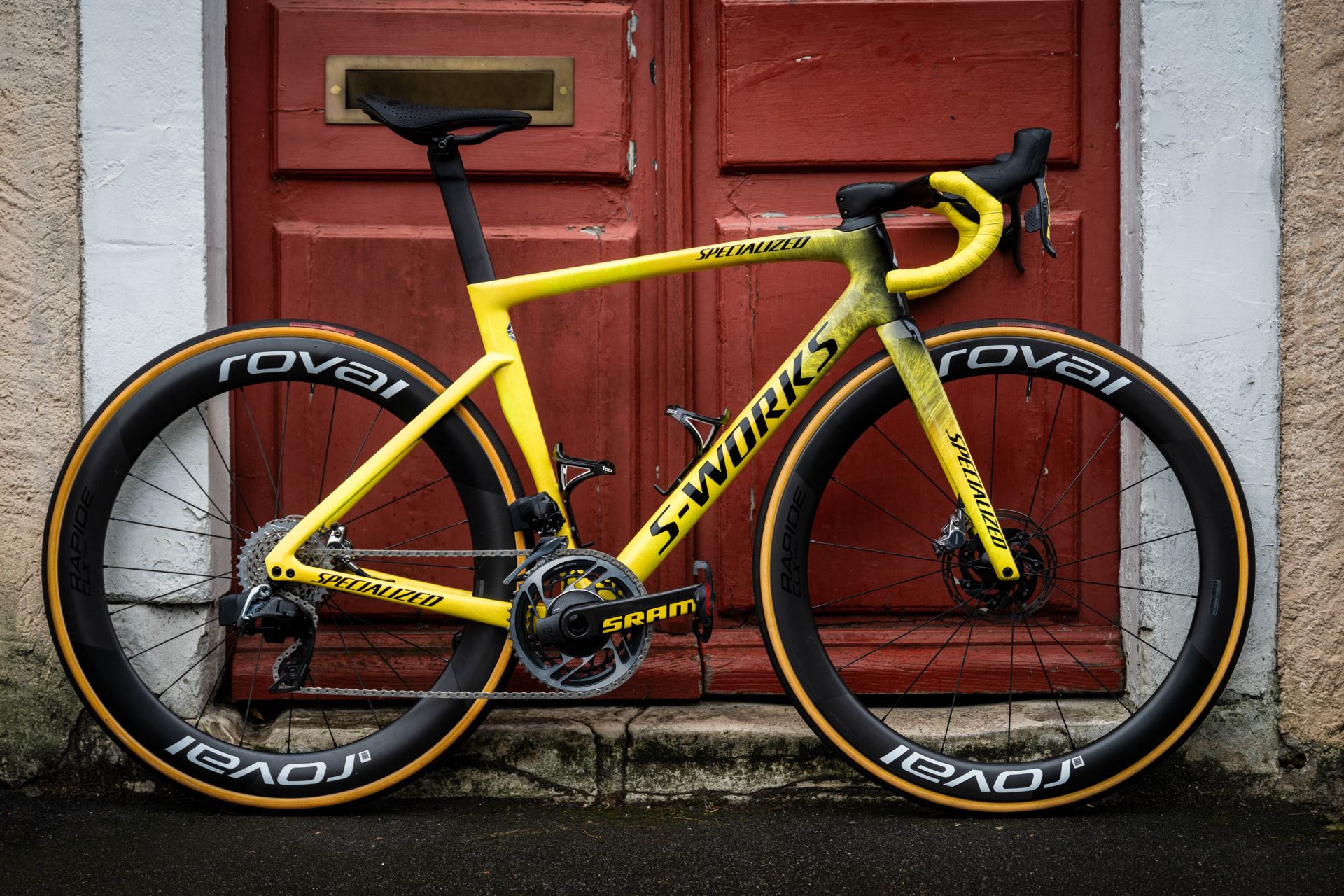 Demi Vollering's Specialized Tarmac with RED eTap AXS