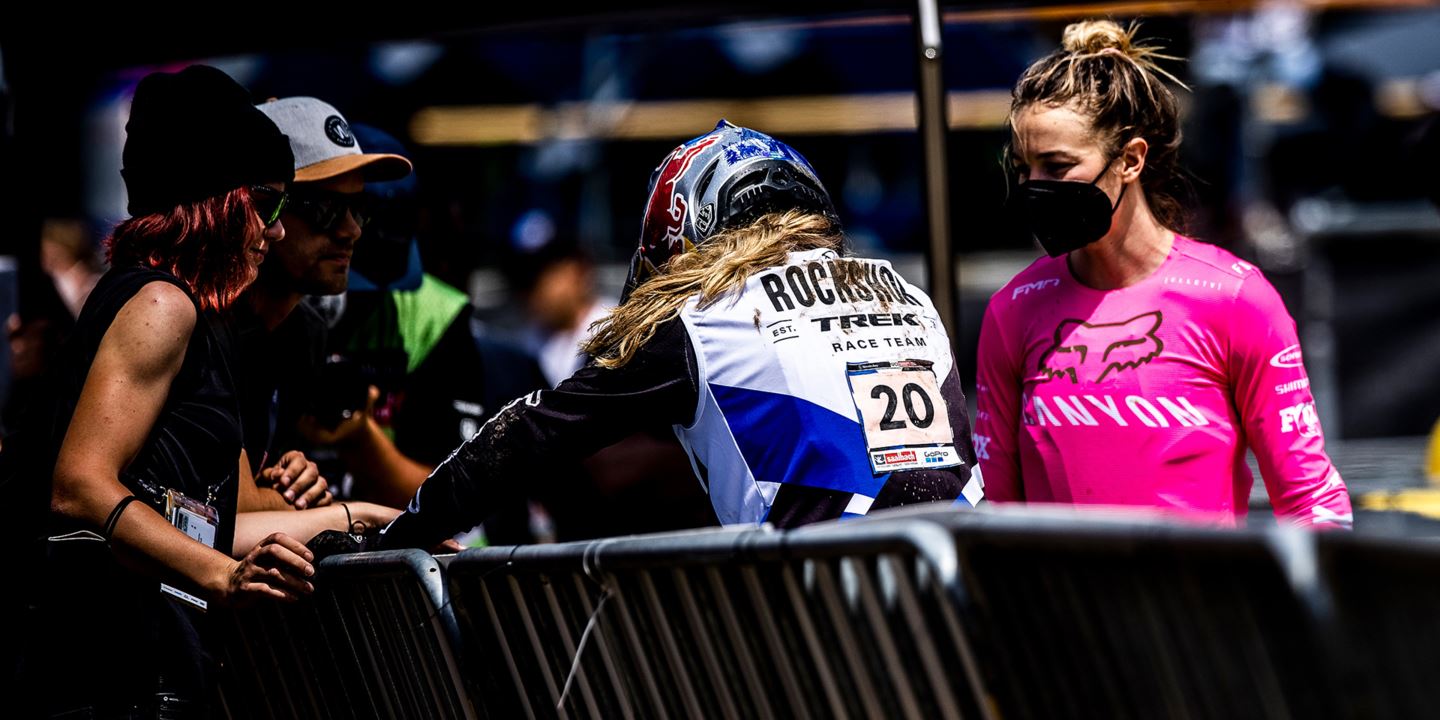 Vali Höll in finish corral with Angie Hohenwarter and Tahnee Seagrave