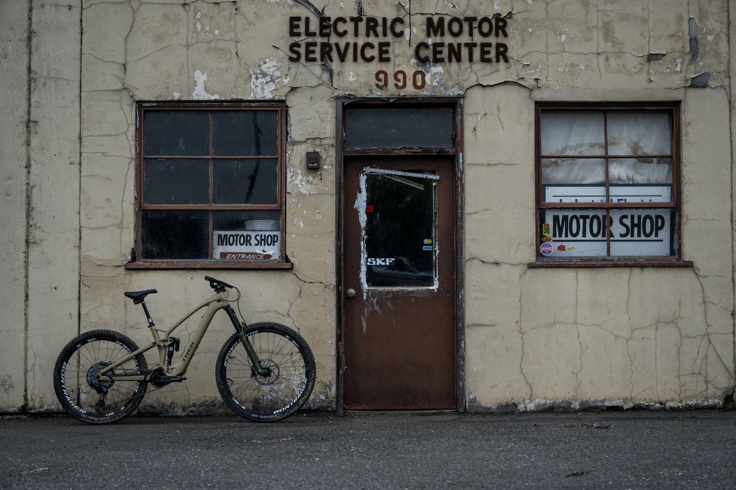 The Trek Fuel EXe in front of an Electric Motor Service Center.