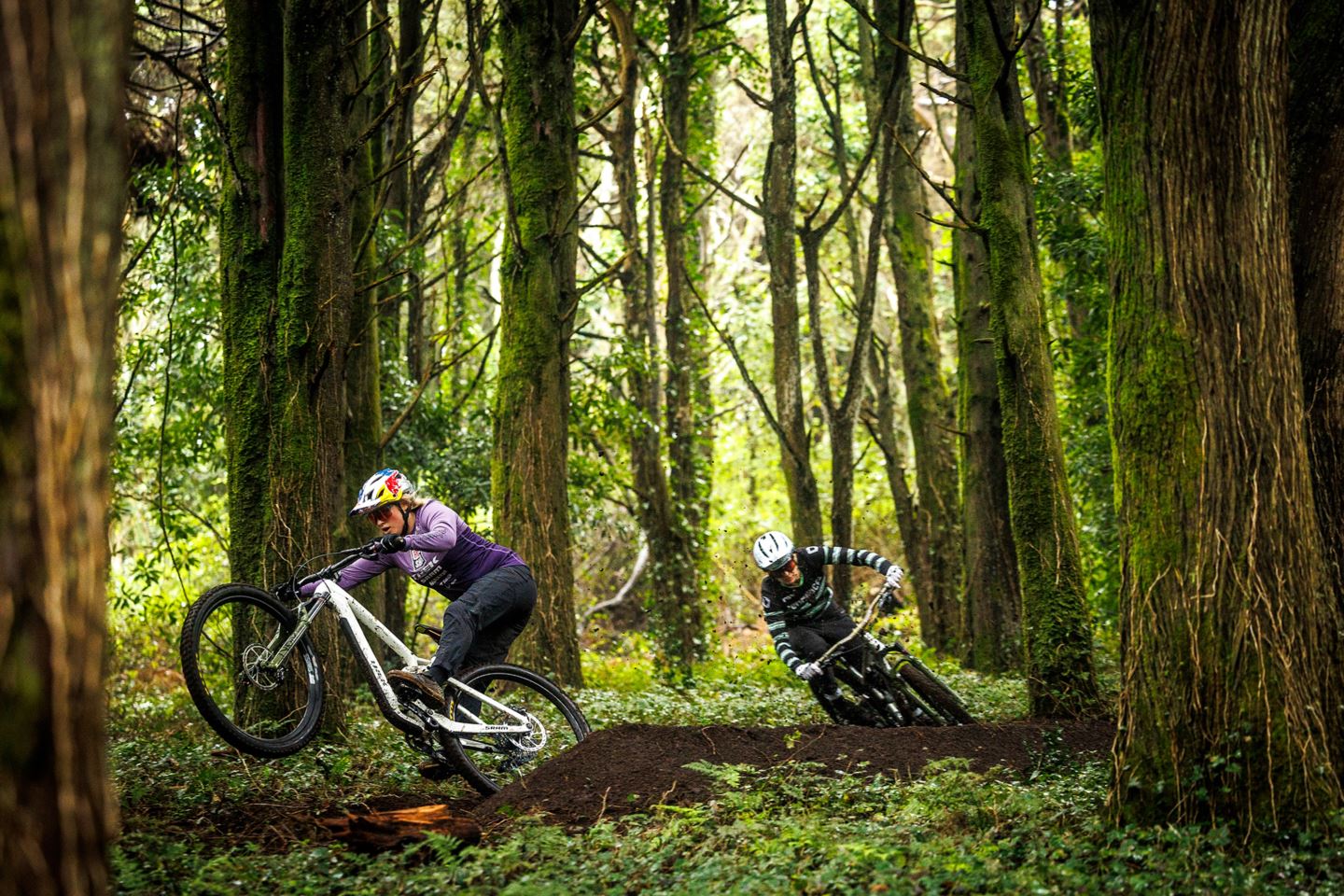 Vali Höll wheeling on loamy trail with Cécile Ravanel trailing behind her in Sintra, Portugal.