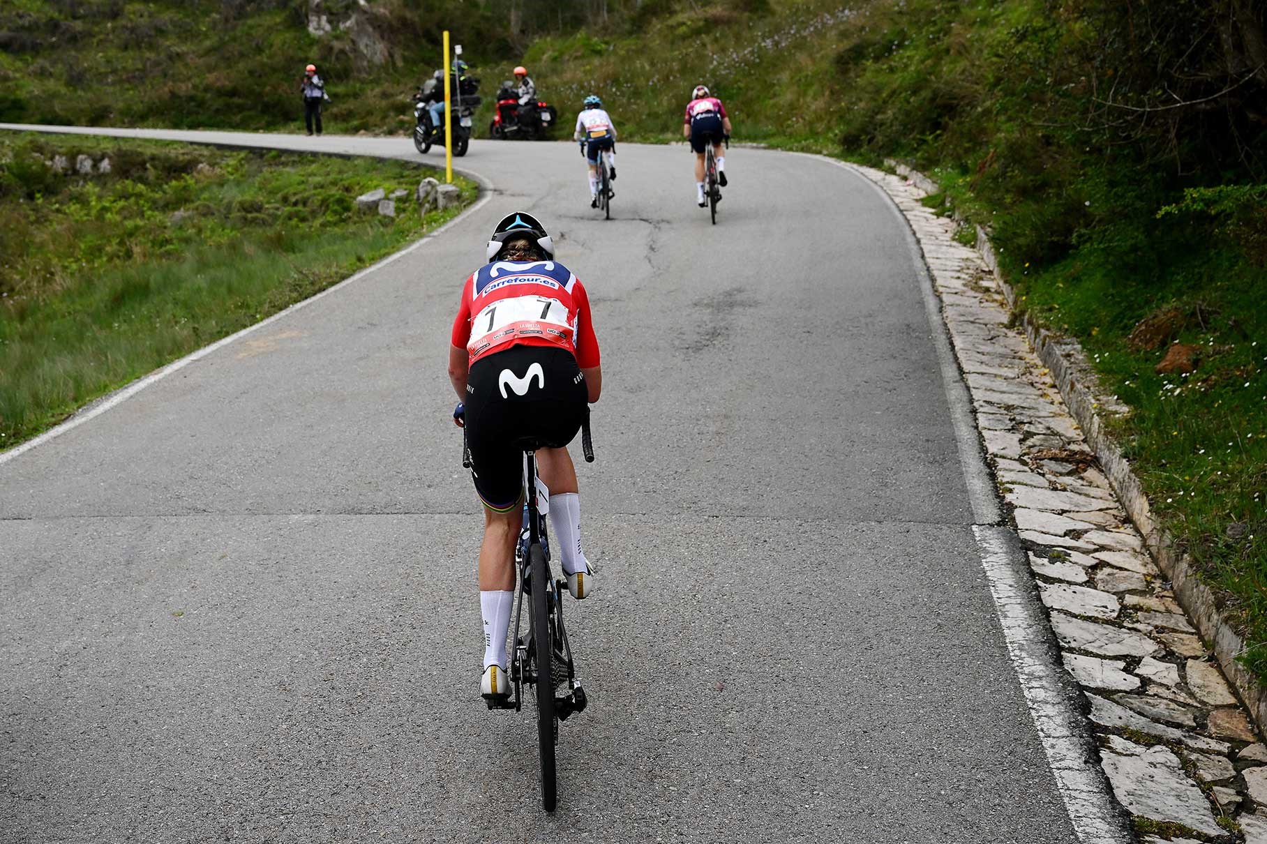 Demi Vollering and Gaia Realini drop Annemiek van Vleuten on the final climb of the Vuelta