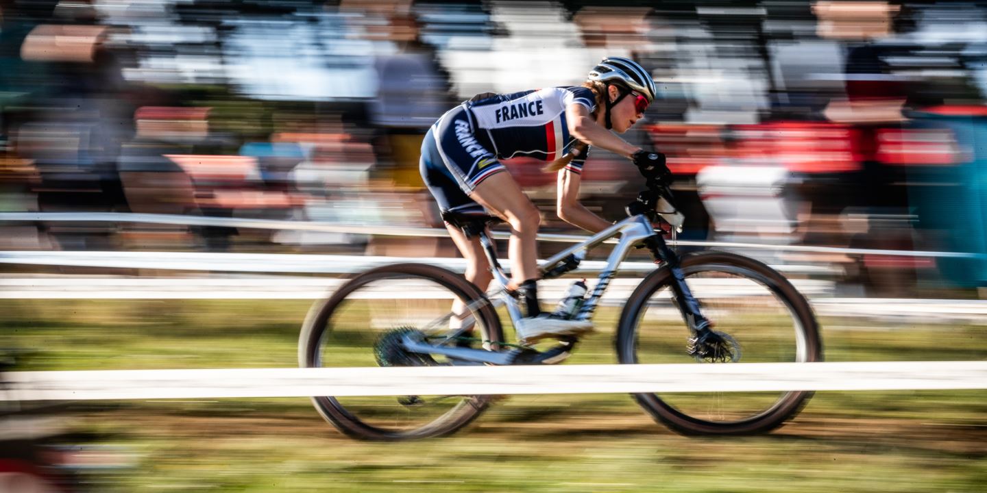 Line Burquier won the U23 Women's XCO in flying fashion in front of a French fanfare.