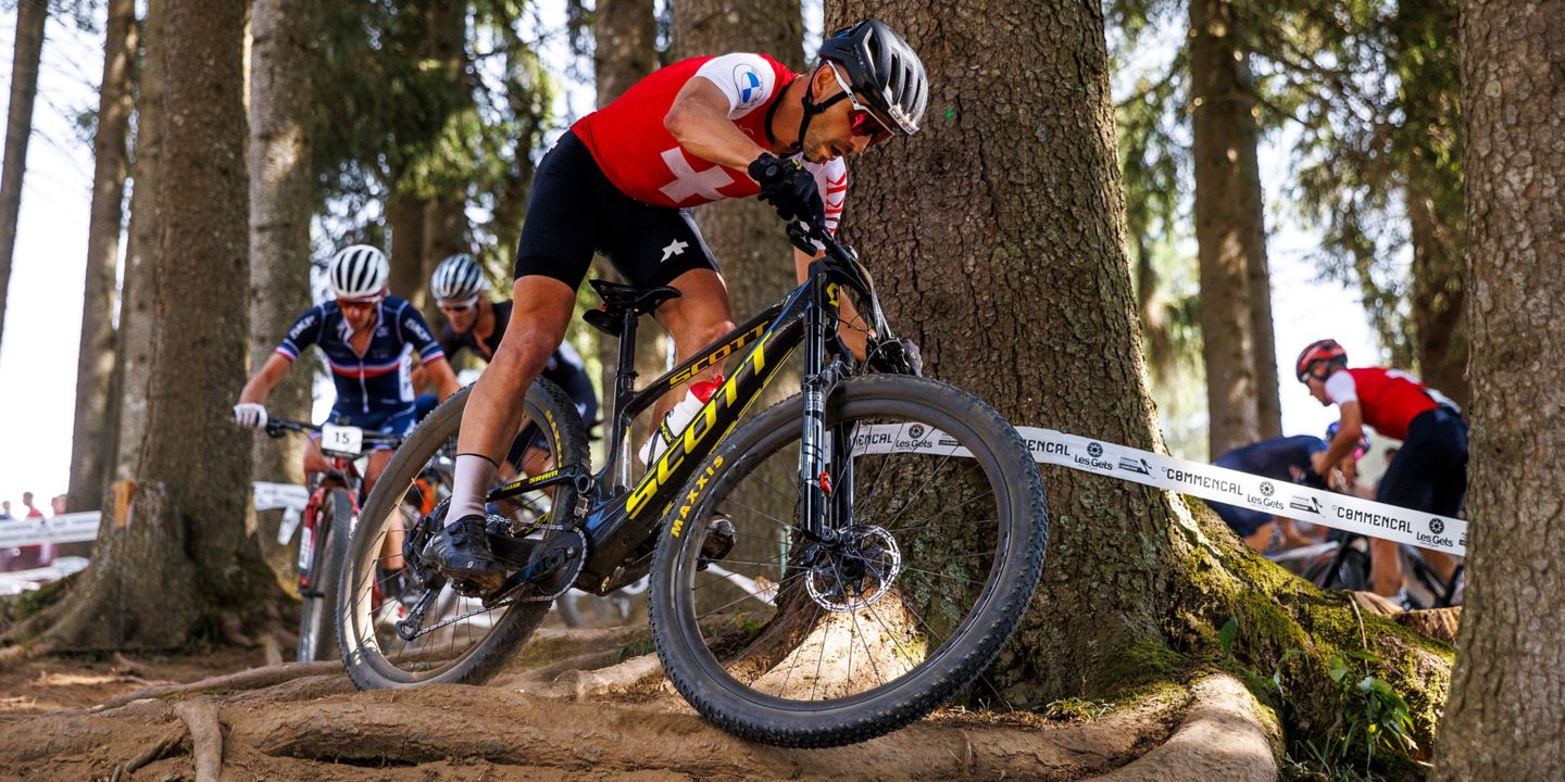 Nino Schurter leading the pack.