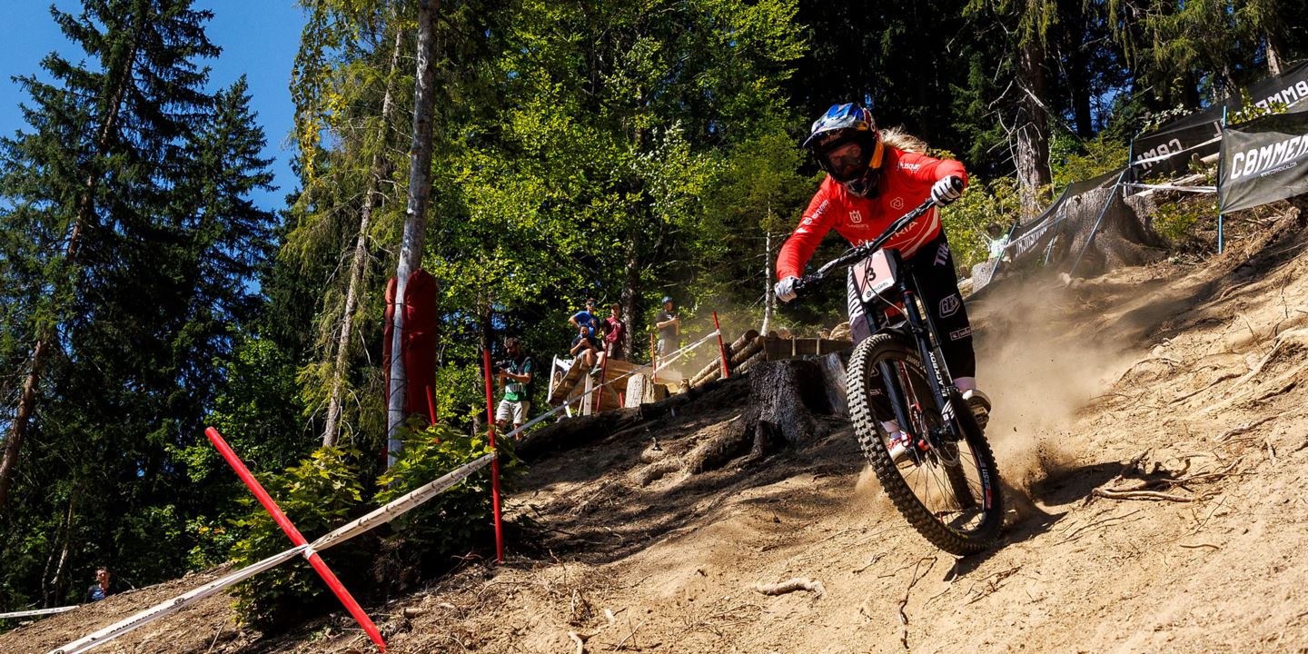 Vali Höll riding a steep section of her Qualification run at World Championships.