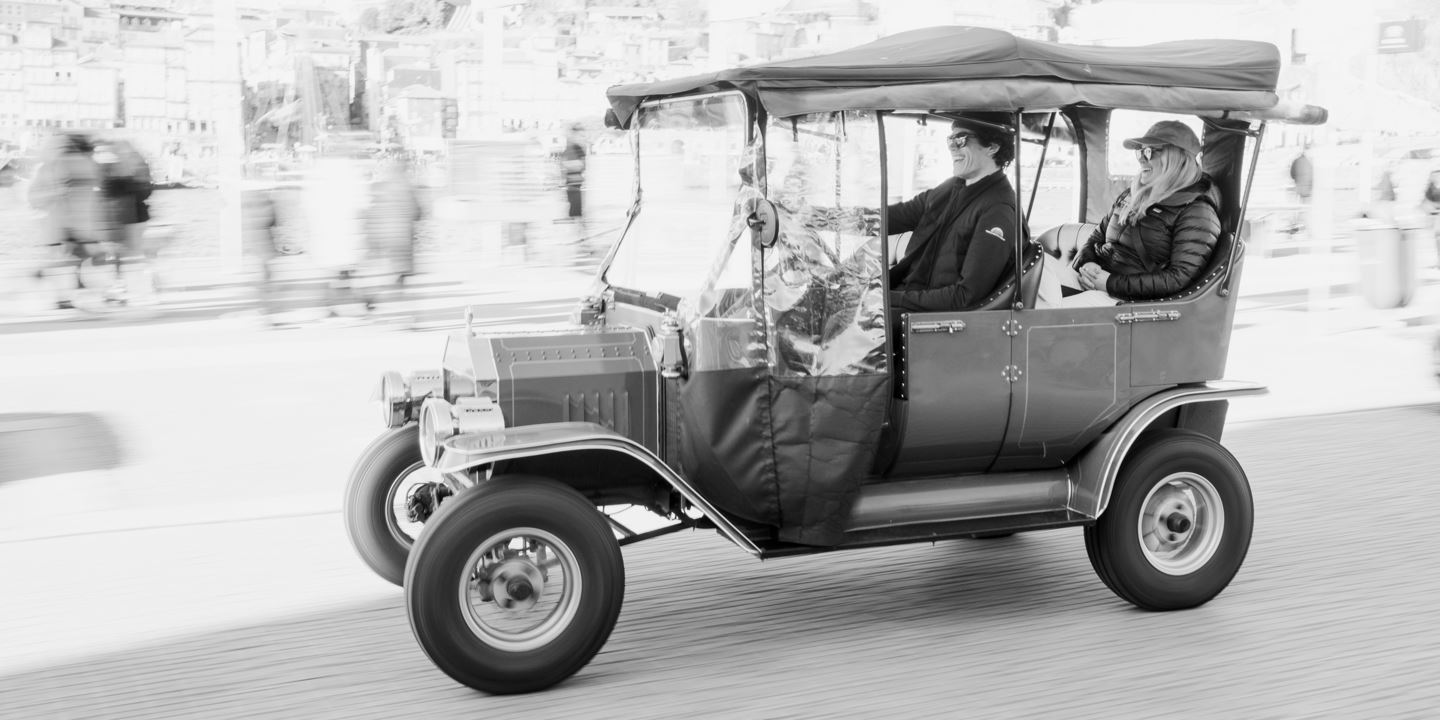 Tegan Cruz and Vali Höll driving a tuktuk in Porto, Portugal.