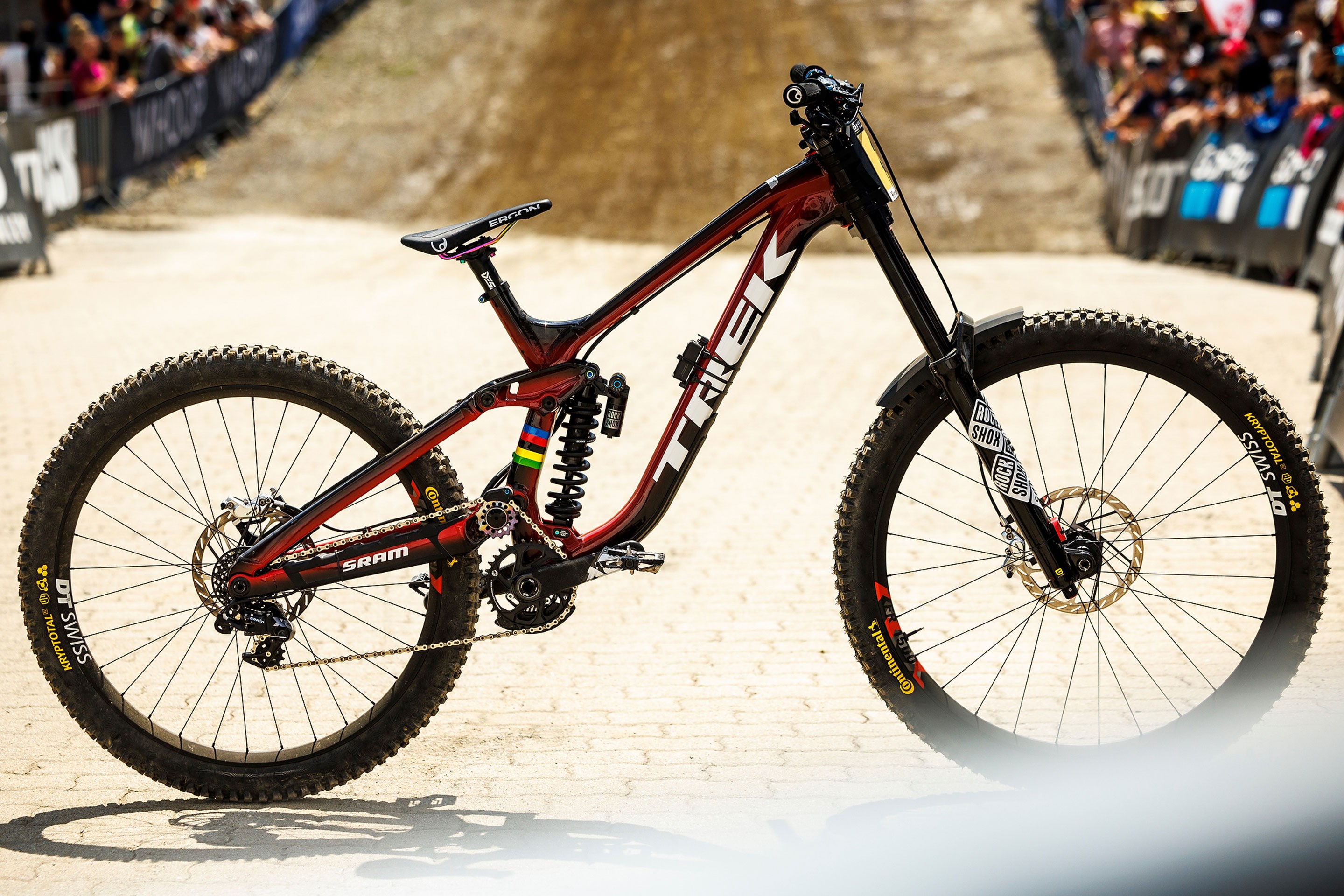 Bike beauty shot of Vali Höll's Trek Session.